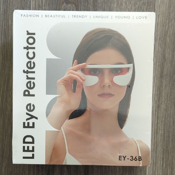 Red Light Wrinkle Therapy Eye Perfector - Picture 1 of 2